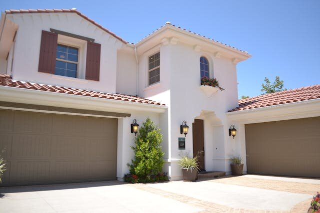 Selling Your Home to Downsize: Tips for Simplifying the Process